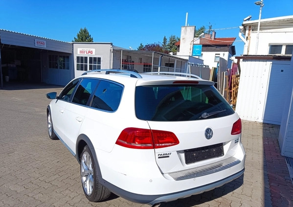 Volkswagen Passat cena 46500 przebieg: 301000, rok produkcji 2013 z Poznań małe 106